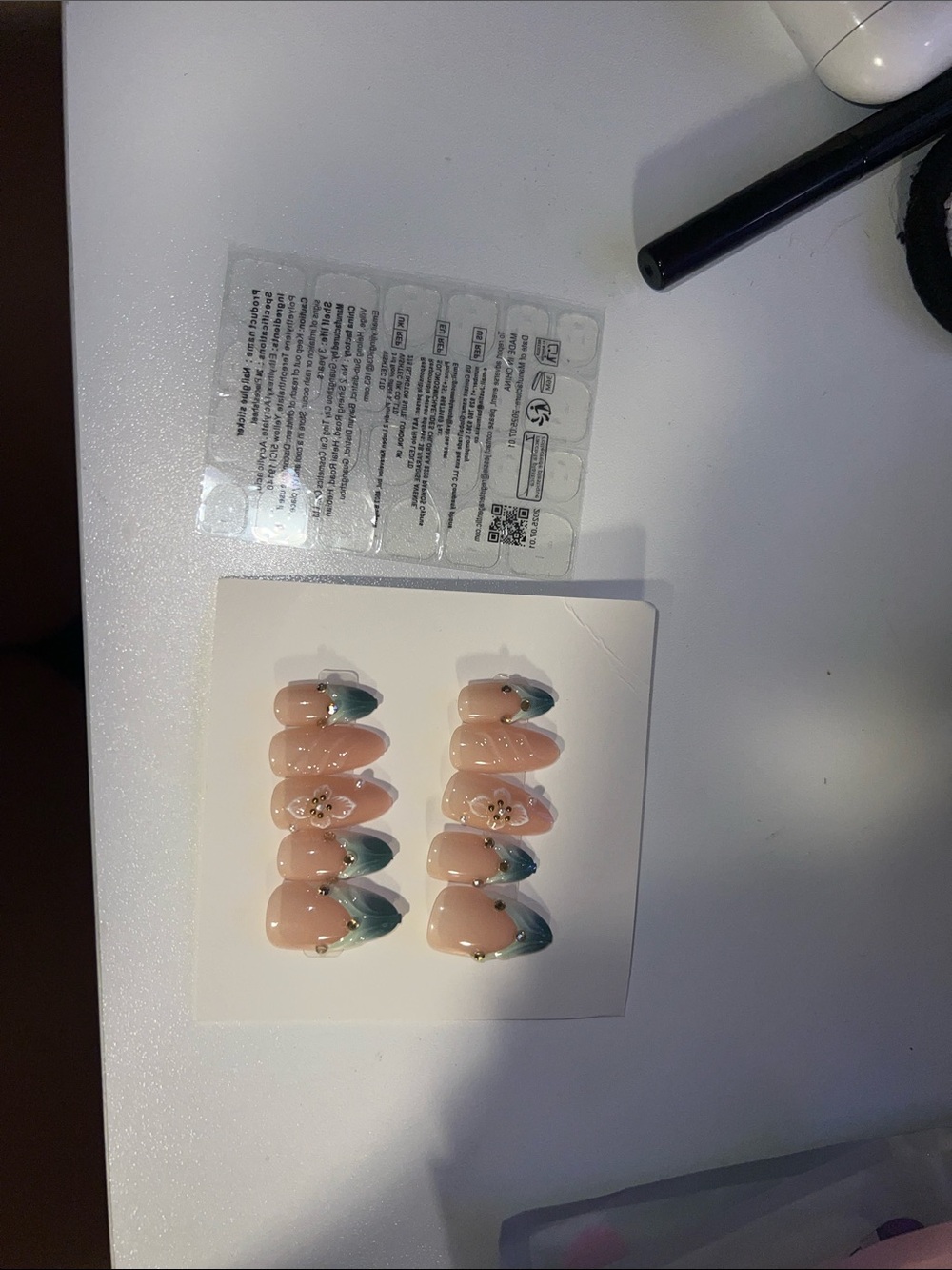 Almond press on nail set